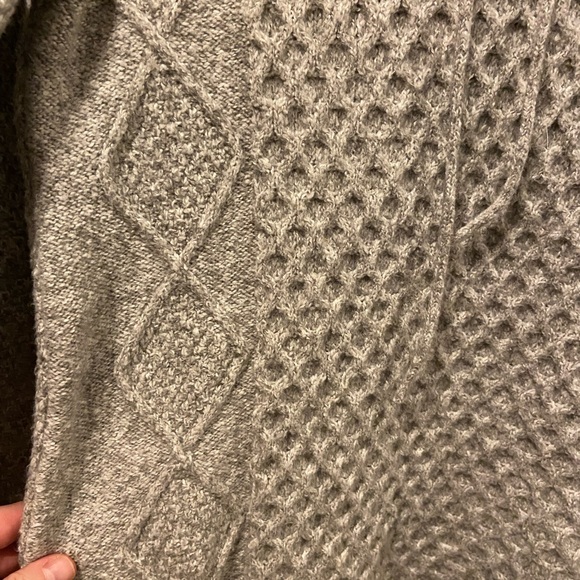AE sweater - Picture 3 of 3